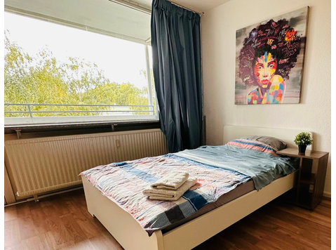 Voll möbliertes sonniges Studio mit Parking, Balkon und… - Zu Vermieten