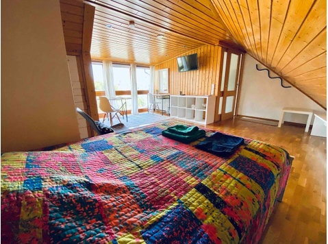 Large & bright room r7 (in shared house) - For Rent