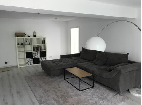 Luxuriöse 3-Zimmer Wohnung mit Terrasse - Zu Vermieten