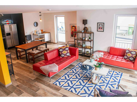 Luxury Fully Furnished 2-Bedroom Apartment in Bonn-Holzlar… - For Rent