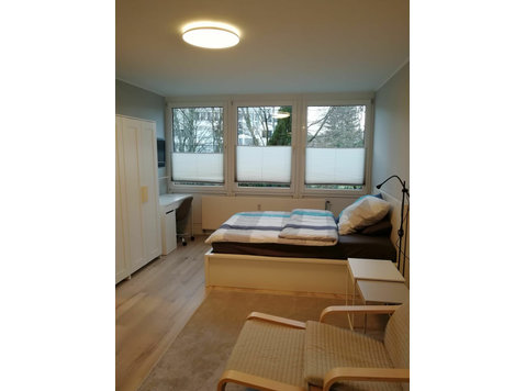 Neat, gorgeous NEW home in Bonn - For Rent