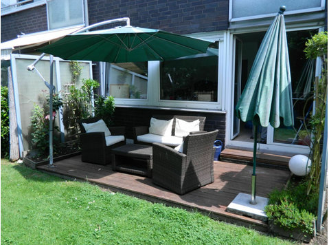 Sunny appartment with your own terrasse in Bonn - השכרה