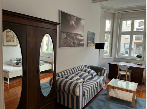 great 43 sqm apartment in historical villa with direct… - Za iznajmljivanje