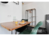 Comfortable studio with double bed in the center of Bonn - דירות