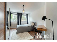 Private Room in Altstadt-Cologne, Cologne - Комнаты