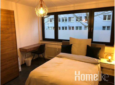 Private Room in Altstadt-Cologne, Cologne - Комнаты