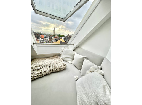 Beautiful central & bright top-floor Studio - For Rent