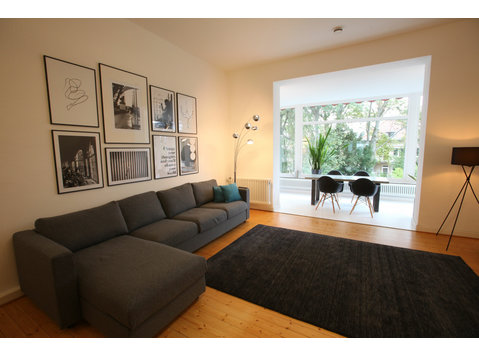 Beletage: Ruhige 3-Raum Wohnung (115 qm) mit Terrasse - Top… - Zu Vermieten