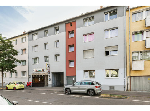 Sanierte und helle Wohnung über den Dächern Köln Kalks - Zu Vermieten