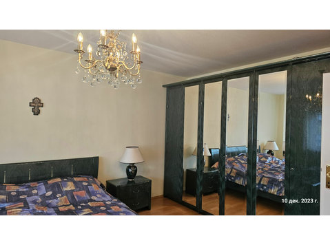 Gemütliche 4-Zimmer-Wohnung mit Großer Terrasse in… - Zu Vermieten