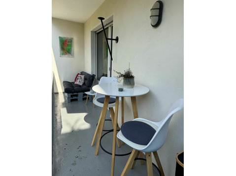 Cozy and stylish 2-room apartment with garden - Aluguel