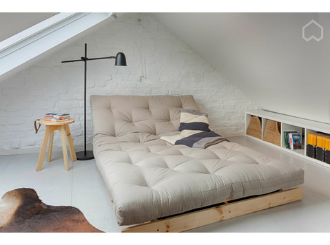 Cozy, renovated loft in early days house in Cologne… - For Rent