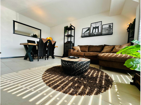 Fantastic quiet attic apartment with a whirlpool, balcony… - Aluguel