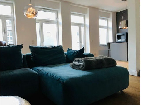 Gorgeous and beautiful home located in Köln - For Rent