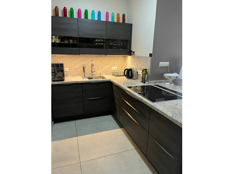 Great, fashionable suite in Köln - For Rent