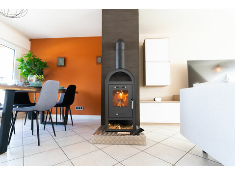 HomesNRW - Geräumiges Luxus Apartment mit Balkon und Kamin… - Zu Vermieten