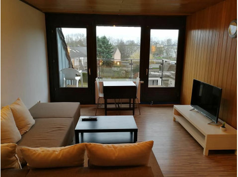 Lovingly furnished top floor apartment in Cologne - For Rent
