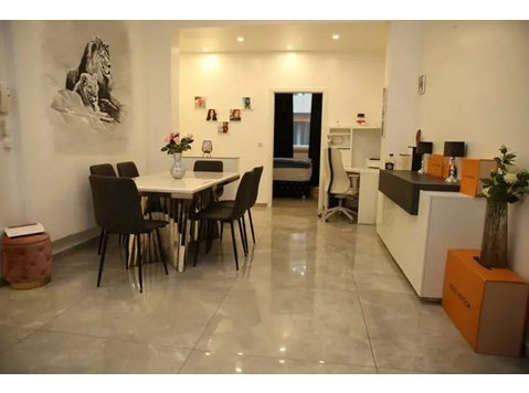 Modern 3-room apartment near Lanxess Arena - Annan üürile