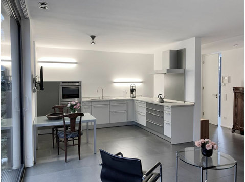 Quiet, Luxurious 2-room Apartment with Balcony - Te Huur