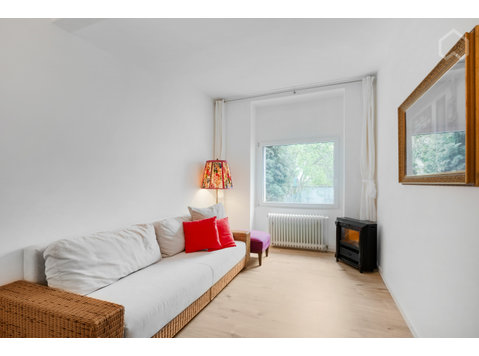Quiet and central 2-bedroom flat near trade fair in Cologne - For Rent