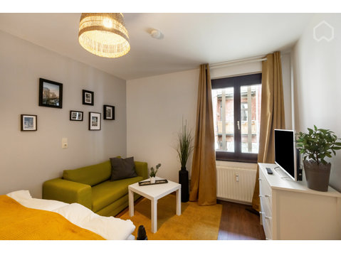Quiet and fashionable suite located in Köln, directly at… - Vuokralle
