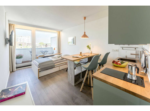 Quiet and top-located apartment with stylish and… - Til leje
