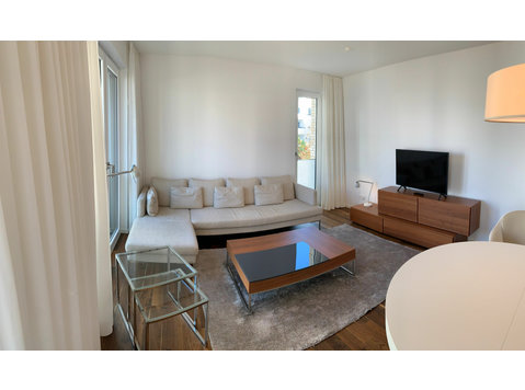 Quiet & luxurious 2 room apartment with underground parking… - À louer