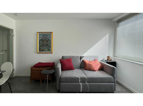 Ruhige, autarke Wohnung, zentral und in beliebtem Viertel… - Zu Vermieten
