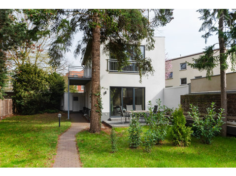 Stylish & modern apartment in dream location with garden… - 出租