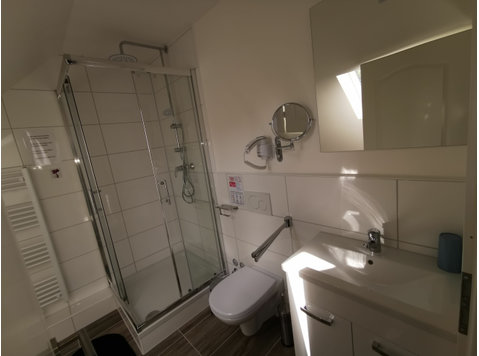 Wundervolle und schicke Dachgeshosswohnung auf Zeit in Köln - Zu Vermieten