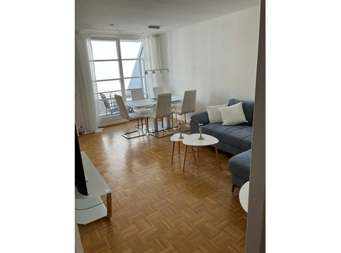 renoviertes, modernes 2-Raum-Apartment mit Balkon in Uni… - Zu Vermieten