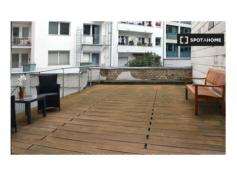 Cozy 1-bedroom apartment with big terrace to rent in Cologne - דירות