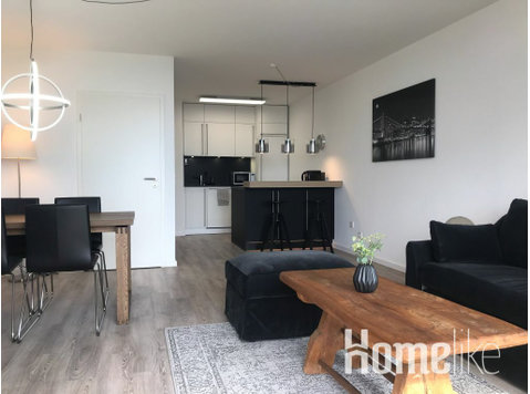 Excellently renovated apartment above the roofs of Cologne… - Dzīvokļi
