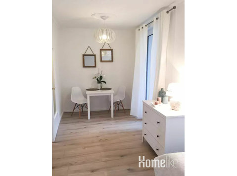 Modernized apartment in the Friesenstrasse in the heart of… - דירות