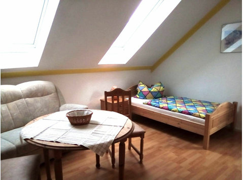 Schönes, vollmöbliertes Zimmer in einer neuen WG… - Zu Vermieten