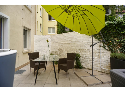 Chic apartment in the heart of Dortmund with a terrace - Izīrē