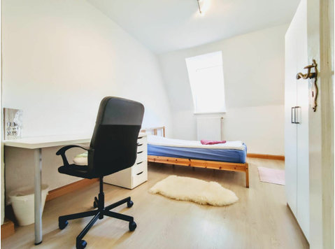 Cozy room in a student flatshare - Annan üürile