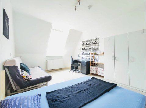 Cozy room in a student flatshare - Til leje