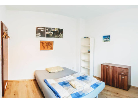 Cozy room in a student flatshare - Vuokralle