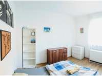Cozy room in a student flatshare - Аренда