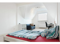 Cozy room in a student flatshare - 	
Uthyres