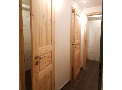 Nettes Zimmer in 8er WG - Zu Vermieten