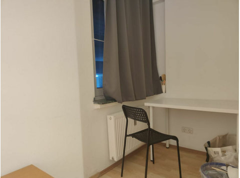 Light furnished room in a WG - השכרה
