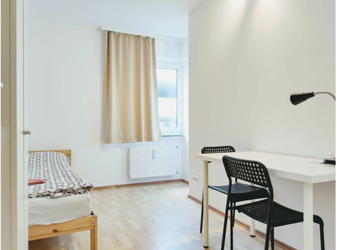 Light furnished room in a WG - K pronájmu