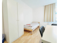Light furnished room in a WG - In Affitto