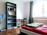 Light furnished room in a WG - À louer