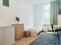 Light furnished room in a WG - 	
Uthyres