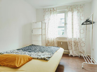 Light furnished room in a WG - De inchiriat