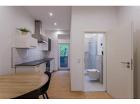 Modern, Fully Furnished One-Room Apartment with Home Office… - Cho thuê