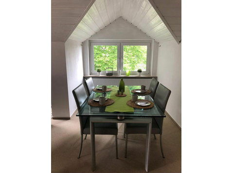 Großzügige & helle Wohnung in alter Jugenstil-Villa - Zu Vermieten